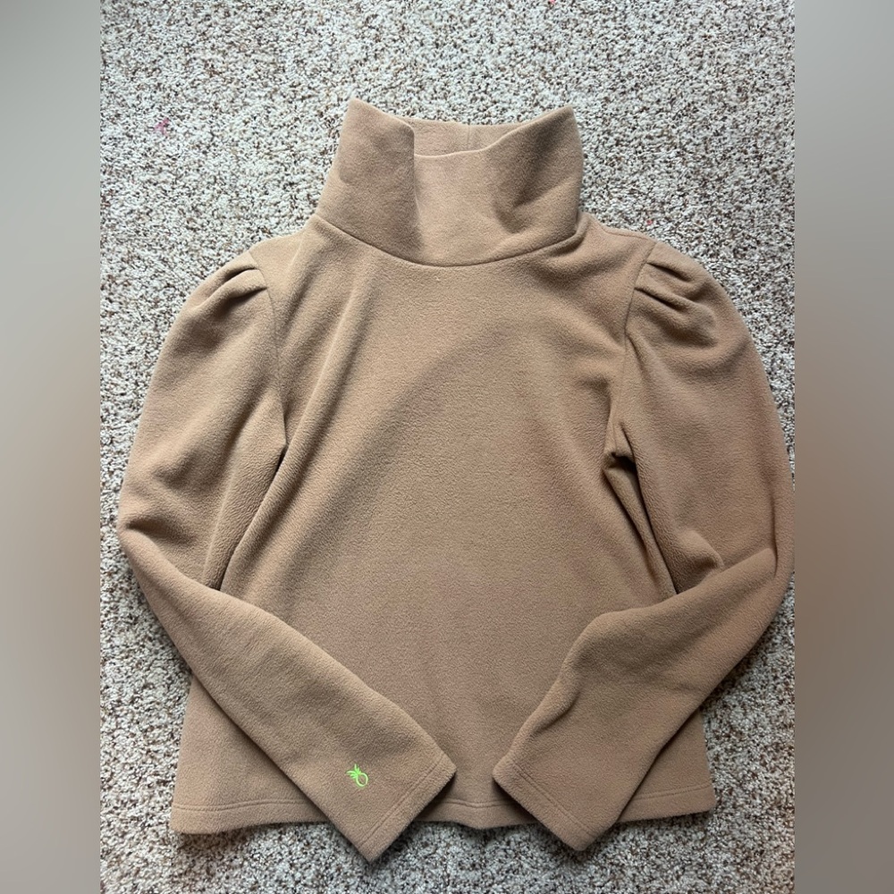 EUC Palmer Puff size small